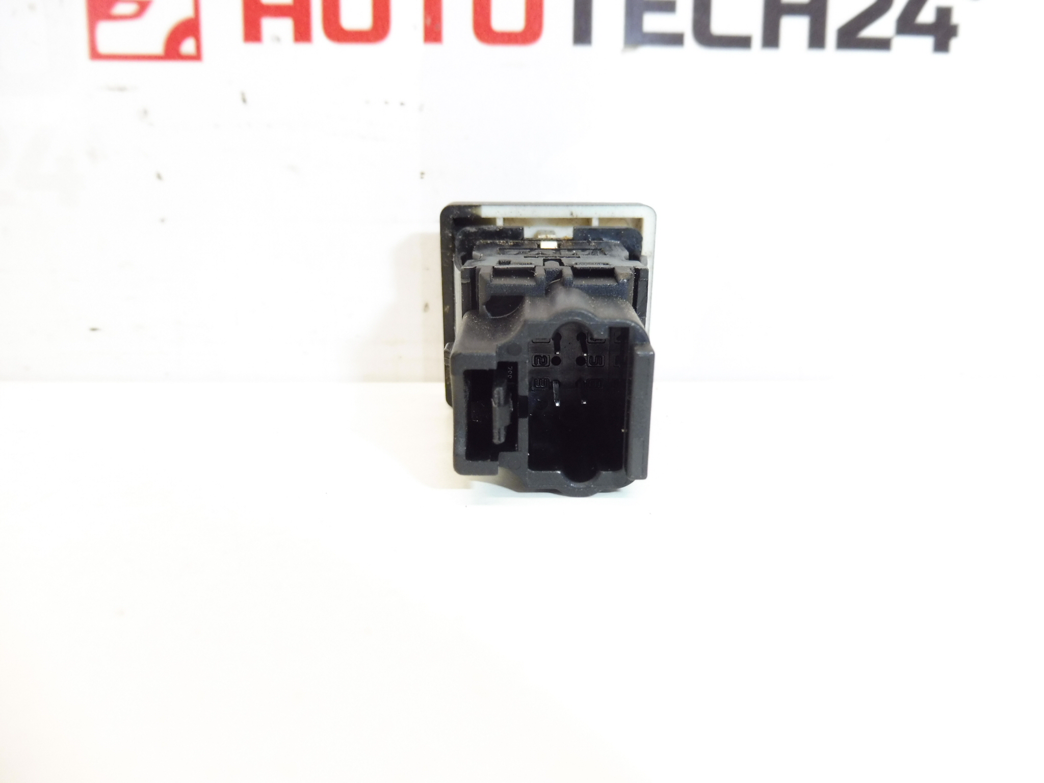 Commande de chauffage de siège d'occasion pour Citroën/Peugeot réf. 9629649177 8904TW