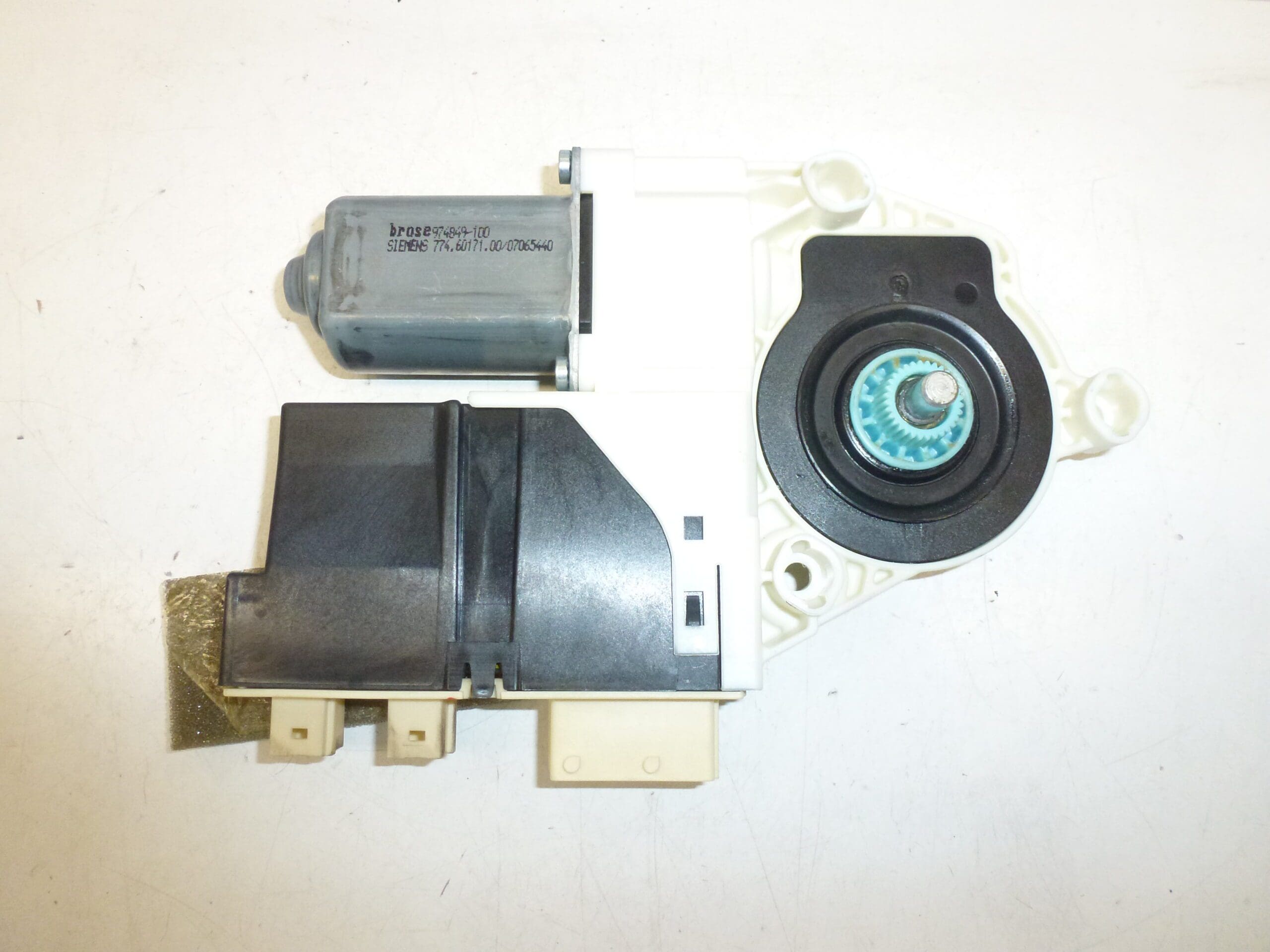 Moteur de lève-vitre gauche Peugeot 307 CC 9660037880 9221CN