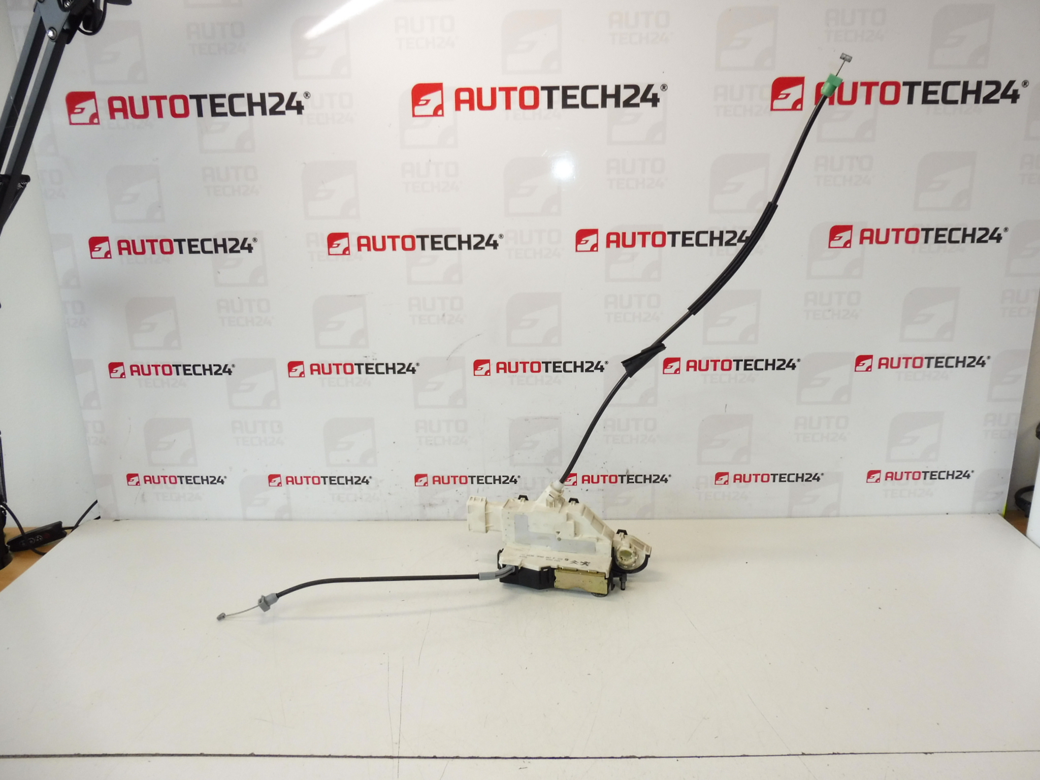 Serrure de porte avant gauche Citroën C4 9660699880 9135R0