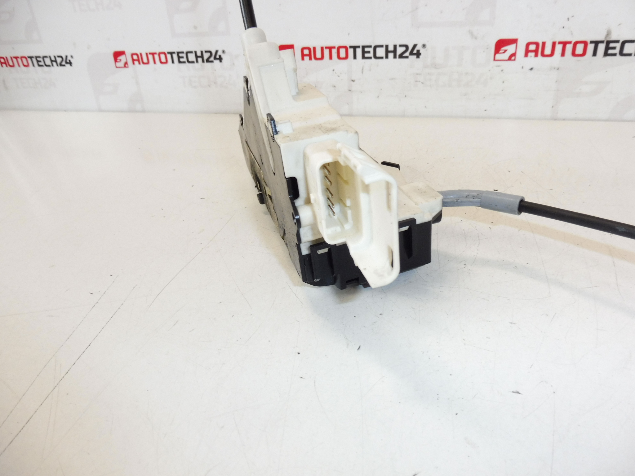 Serrure de porte avant gauche Citroën C4 9660699880 9135R0