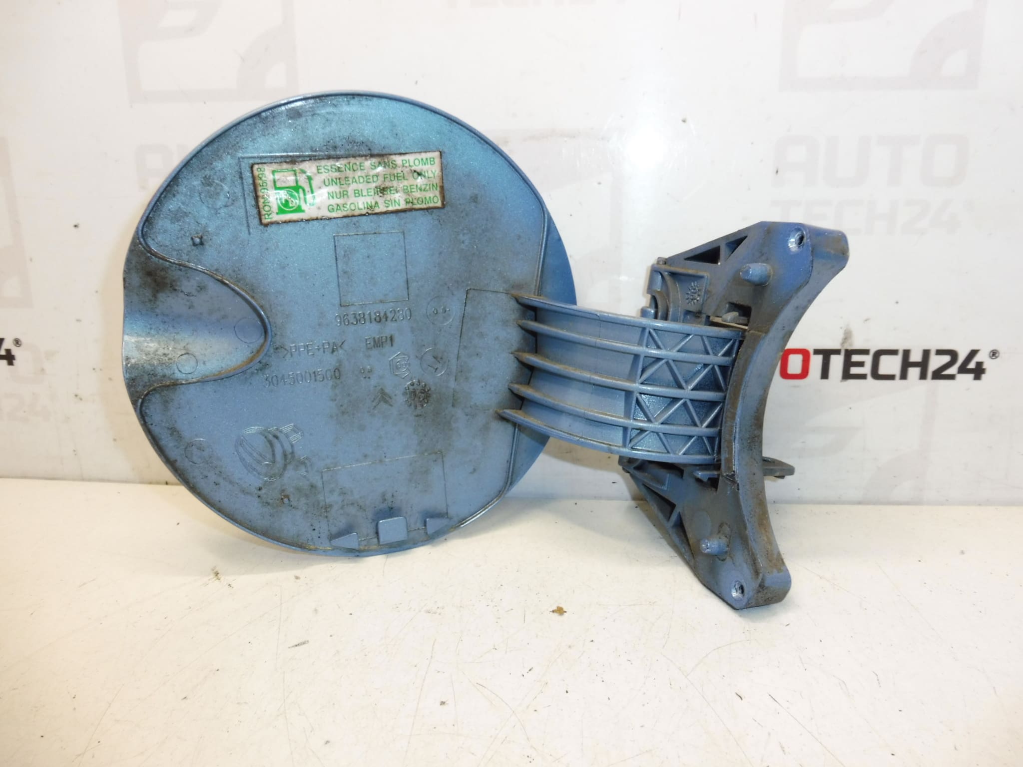 Couvercle de trappe de réservoir Citroën C3 KMYD 9638184280 151796 – Image 2