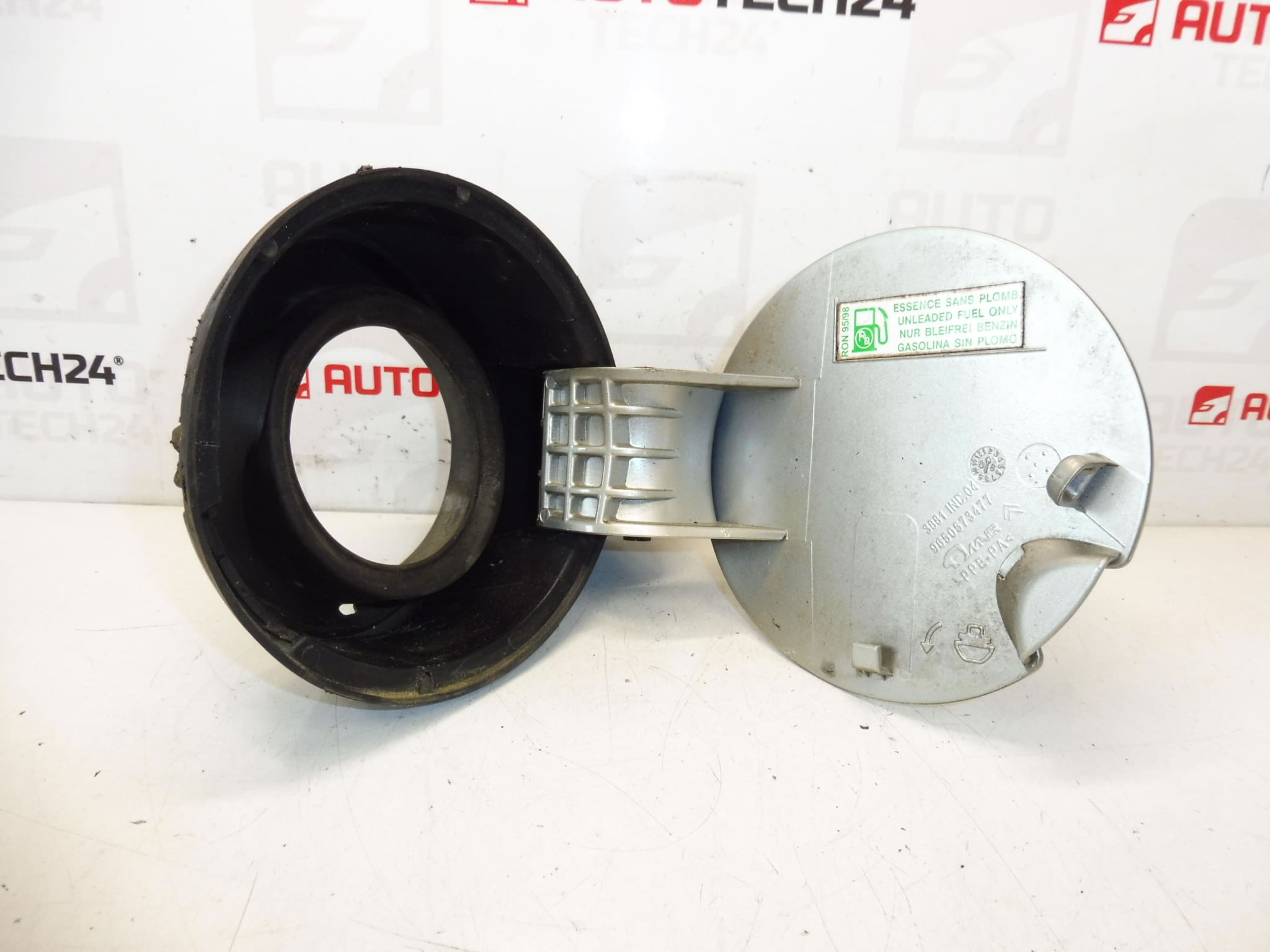 Couvercle du bouchon de réservoir Citroën C4 5 portes 9650573477 1517C1 ETSC – Image 2
