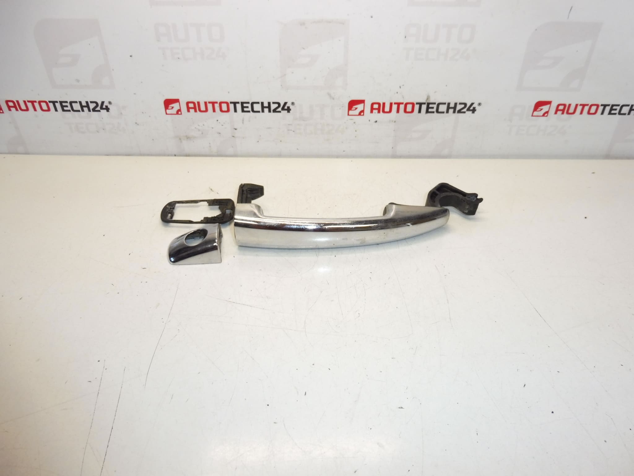 Poignée de porte avant gauche Citroën C3 II (A51) DS3 9101KY