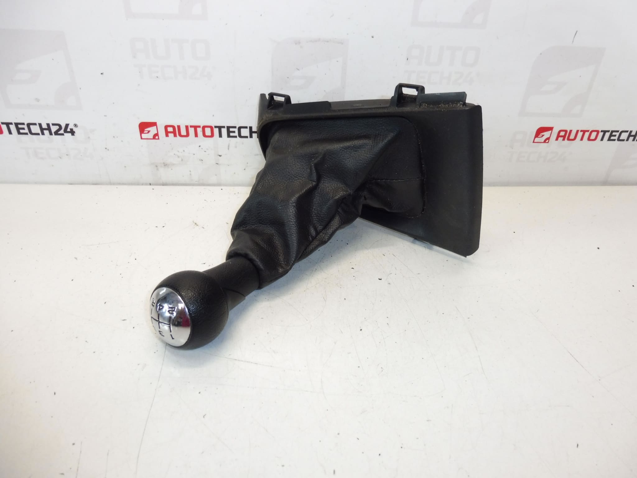 Tête de levier de vitesses Citroën C3 DS3 Peugeot 2403 CL 7591CC