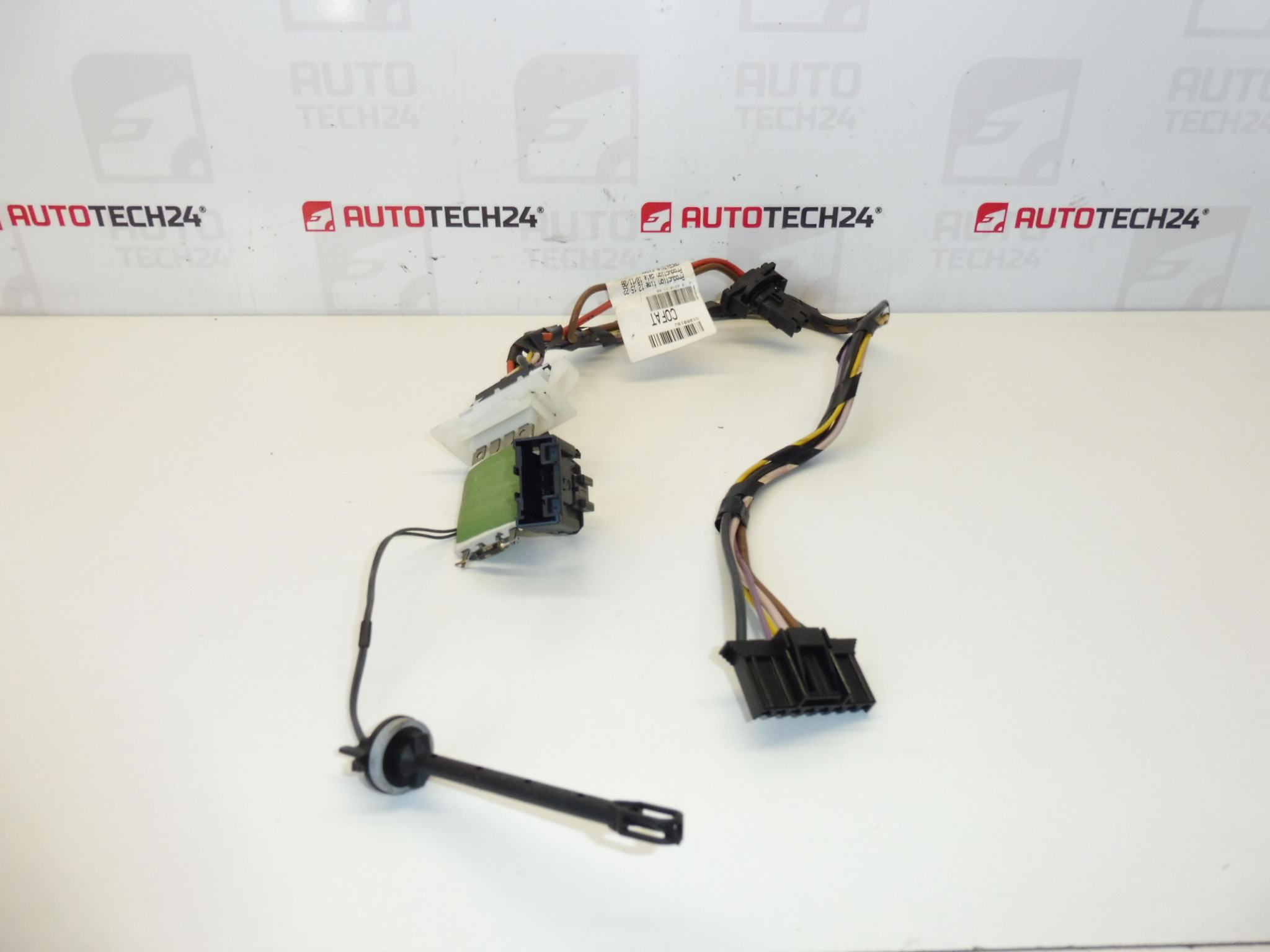 Faisceau de climatisation Valeo d'occasion pour Peugeot 207, réf. 0106019U / 6445ZZ / 643674