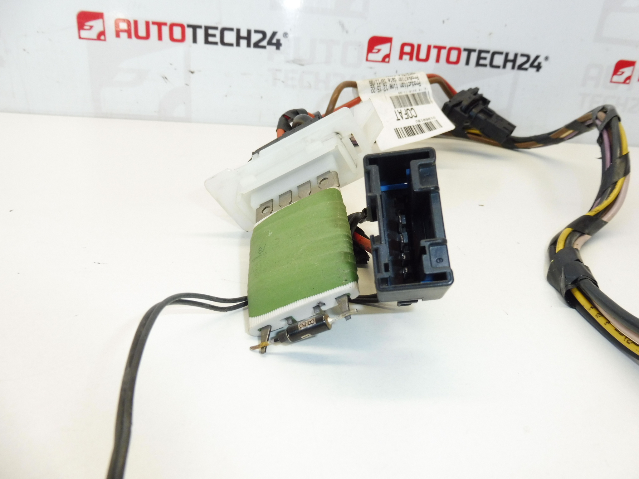 Faisceau de climatisation Valeo d'occasion pour Peugeot 207, réf. 0106019U / 6445ZZ / 643674