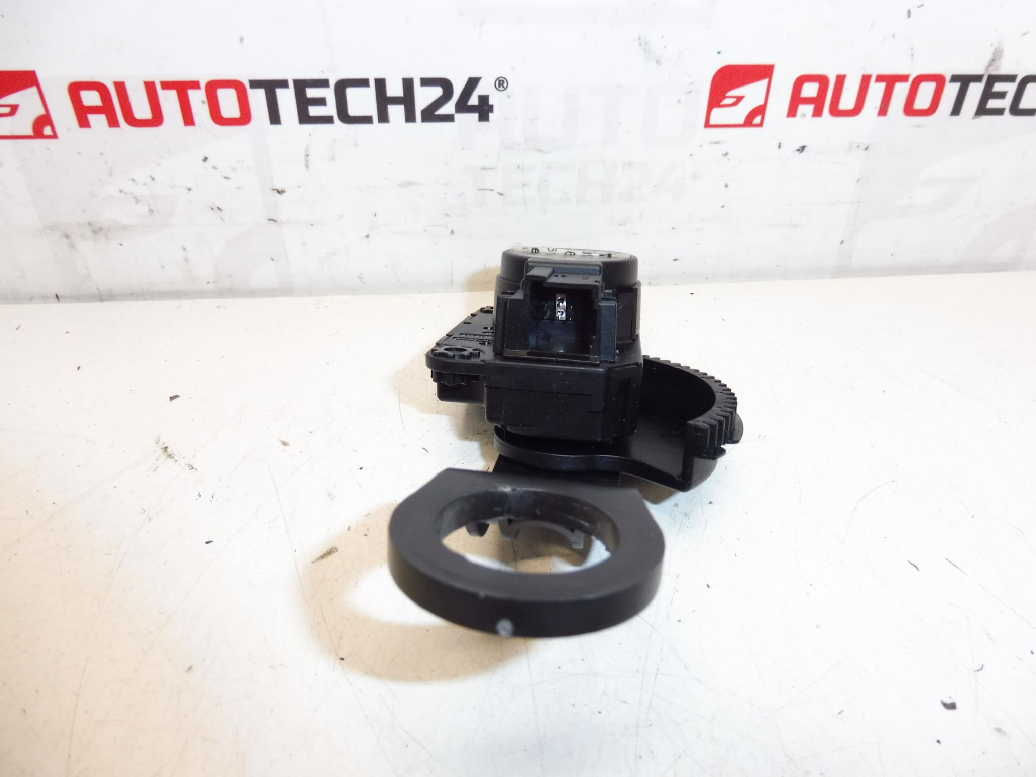 Servomoteur de chauffage BEHR Citroën Z5509001 28006148A 647998 – Image 2