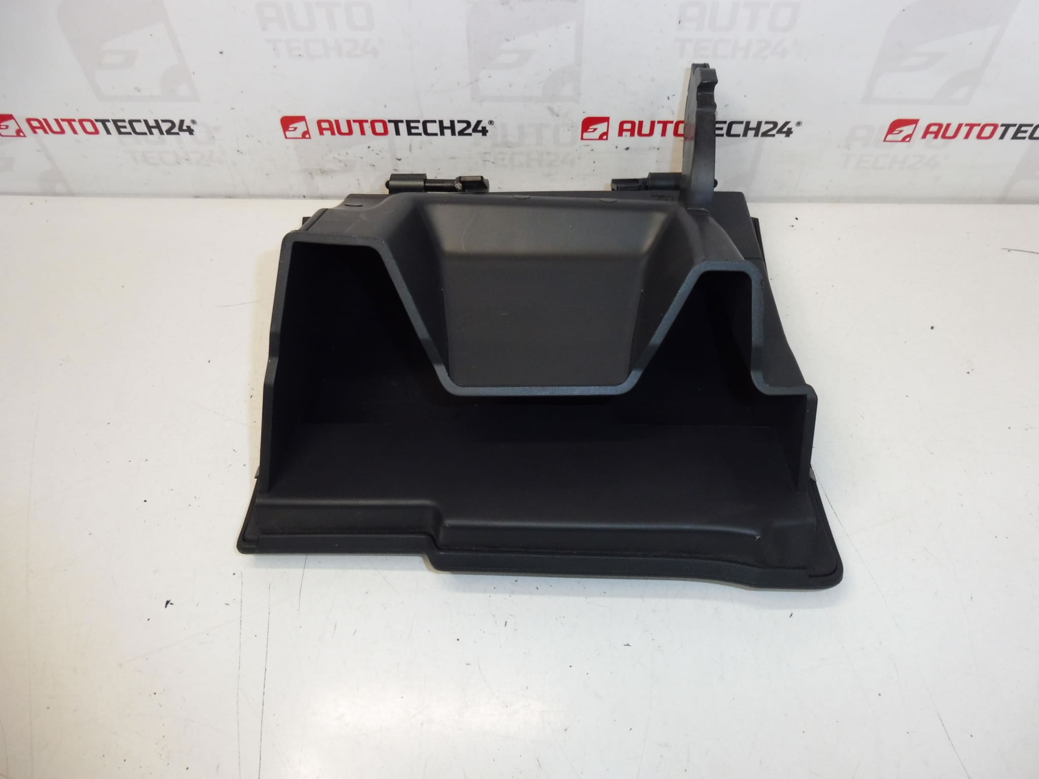 Couvercle du compartiment de rangement Peugeot 3008 5008 9685102777 8218YT – Image 2