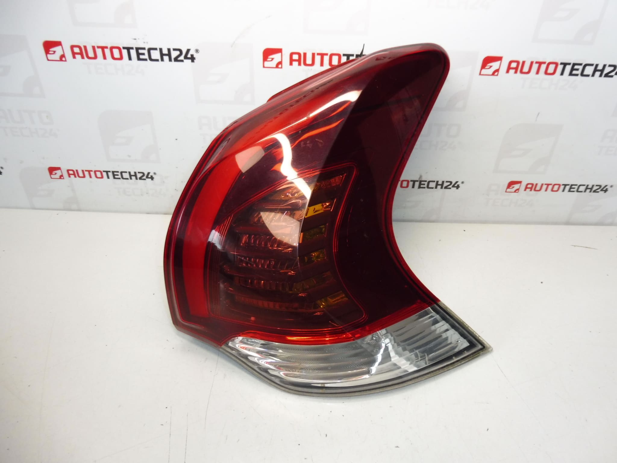 Phare arrière droit Peugeot 3008 9805510480