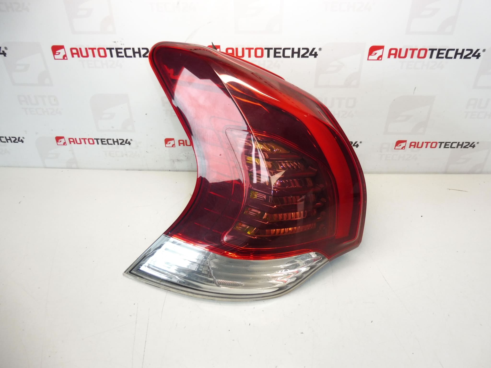 Phare arrière gauche Peugeot 3008 9805510580