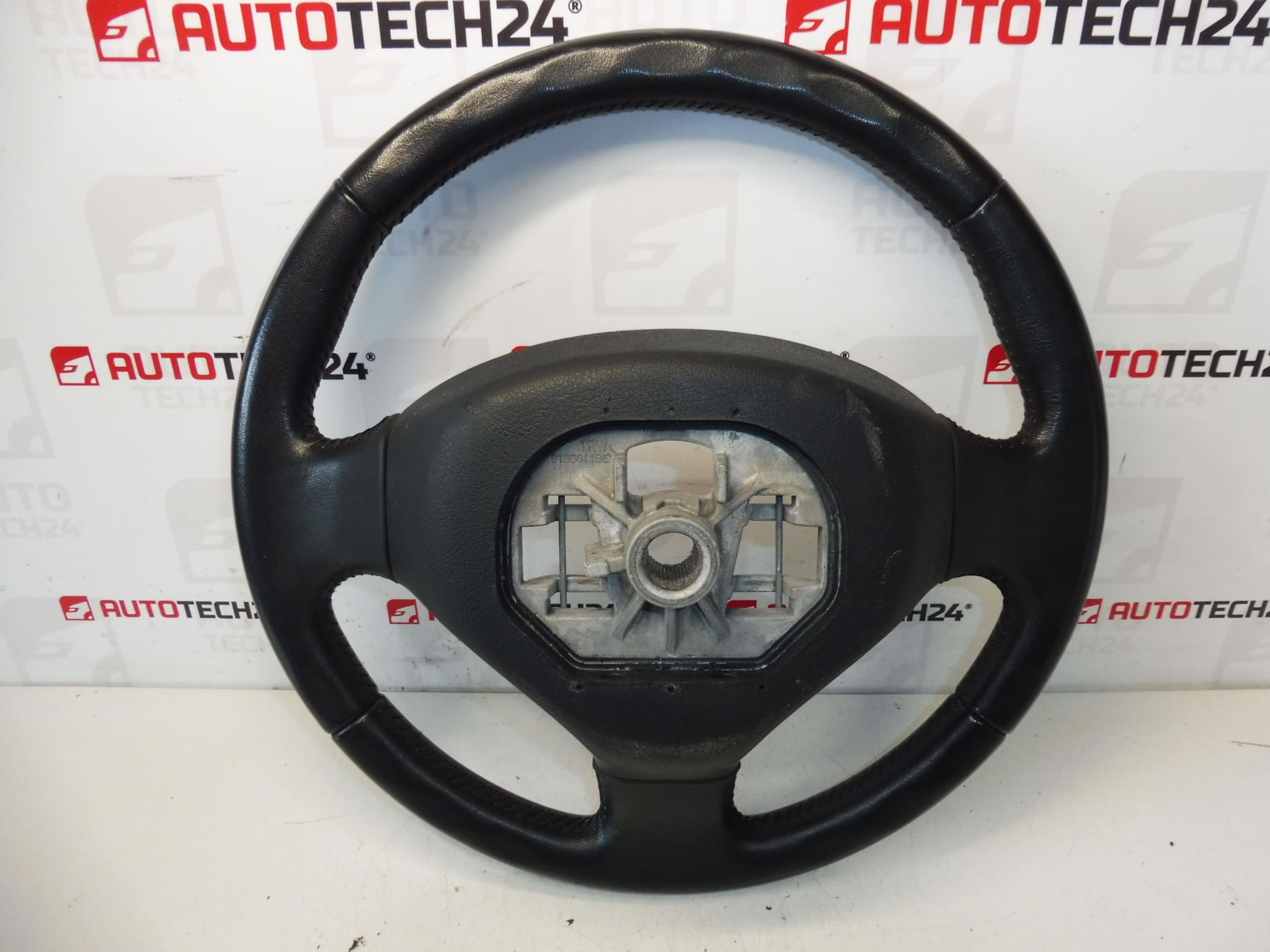Volant pour Peugeot 3008 et 5008 96866138ZD – Image 2