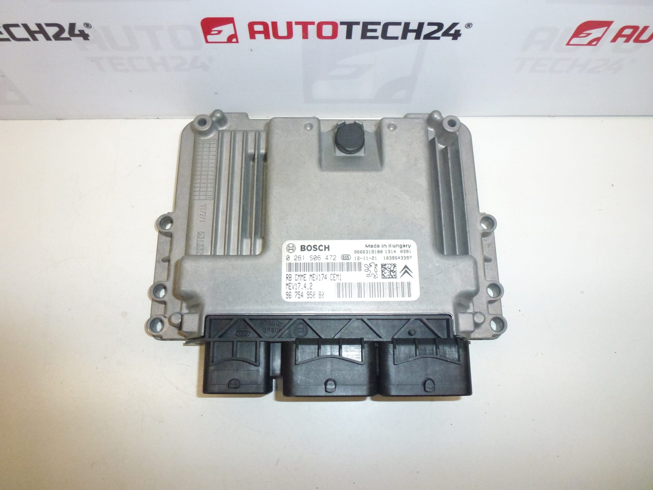Calculateur moteur Bosch MEV17.4.2 0261S06472 9675495080