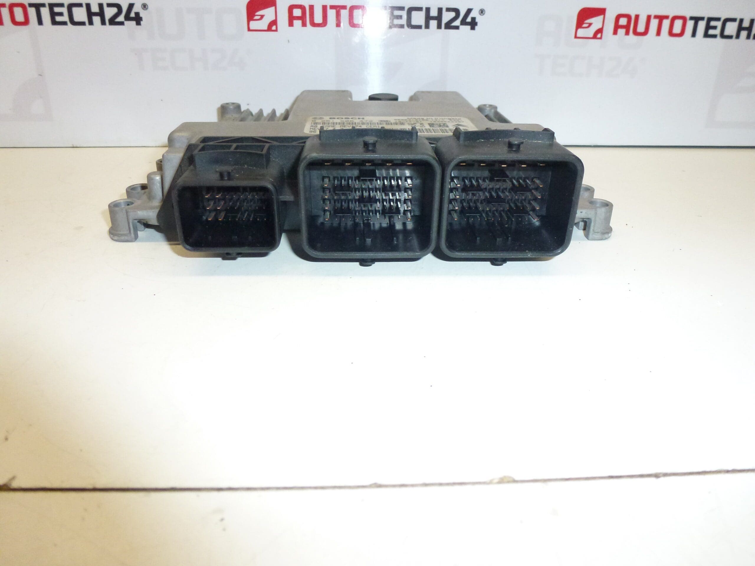 Calculateur moteur Bosch MEV17.4.2 0261S06472 9675495080