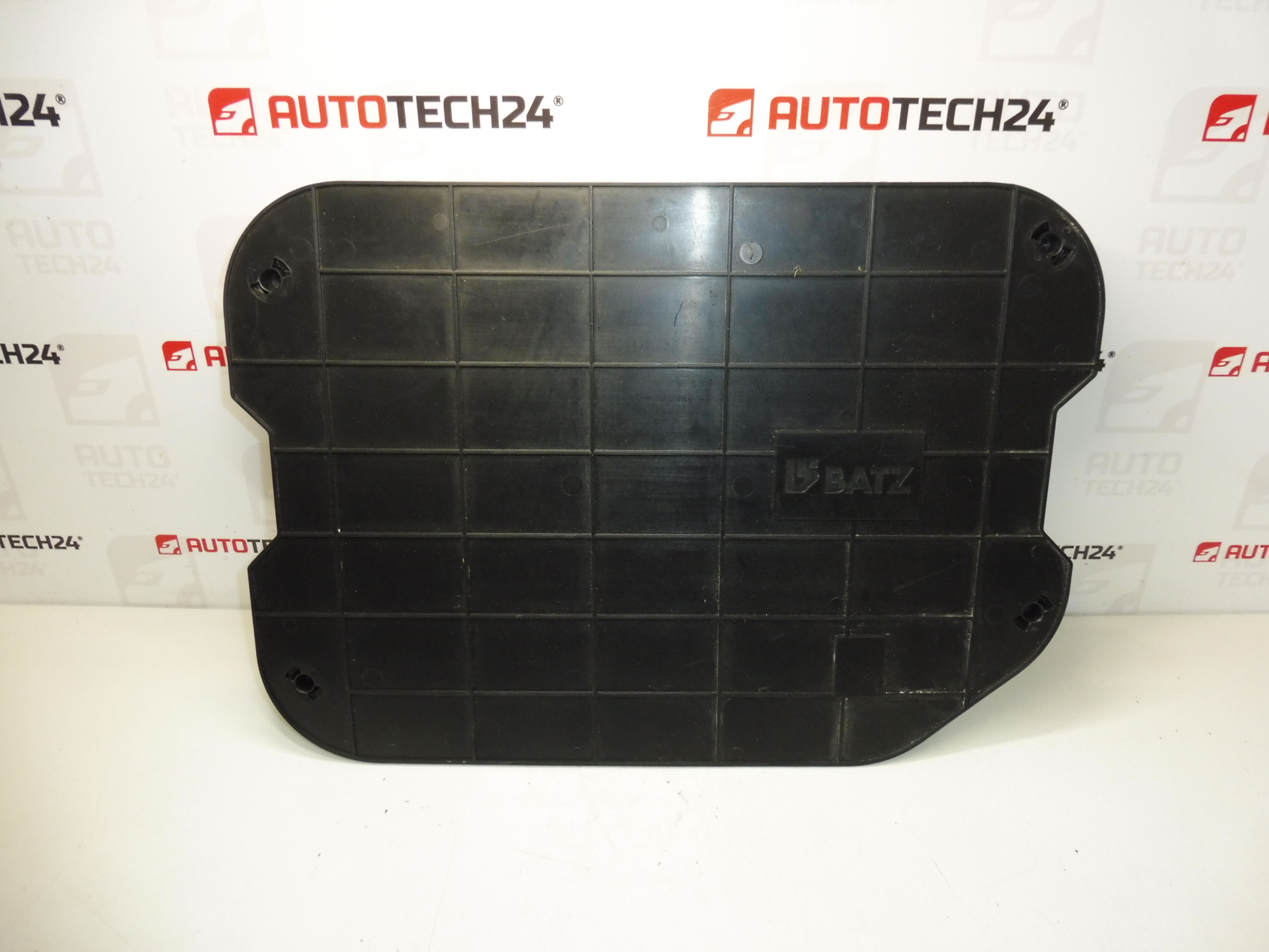 Kit d'outils (cric, clé, œillet de remorquage) pour Citroën C4 Picasso références : 6736A7, 674418, 672594, 671809, 671739