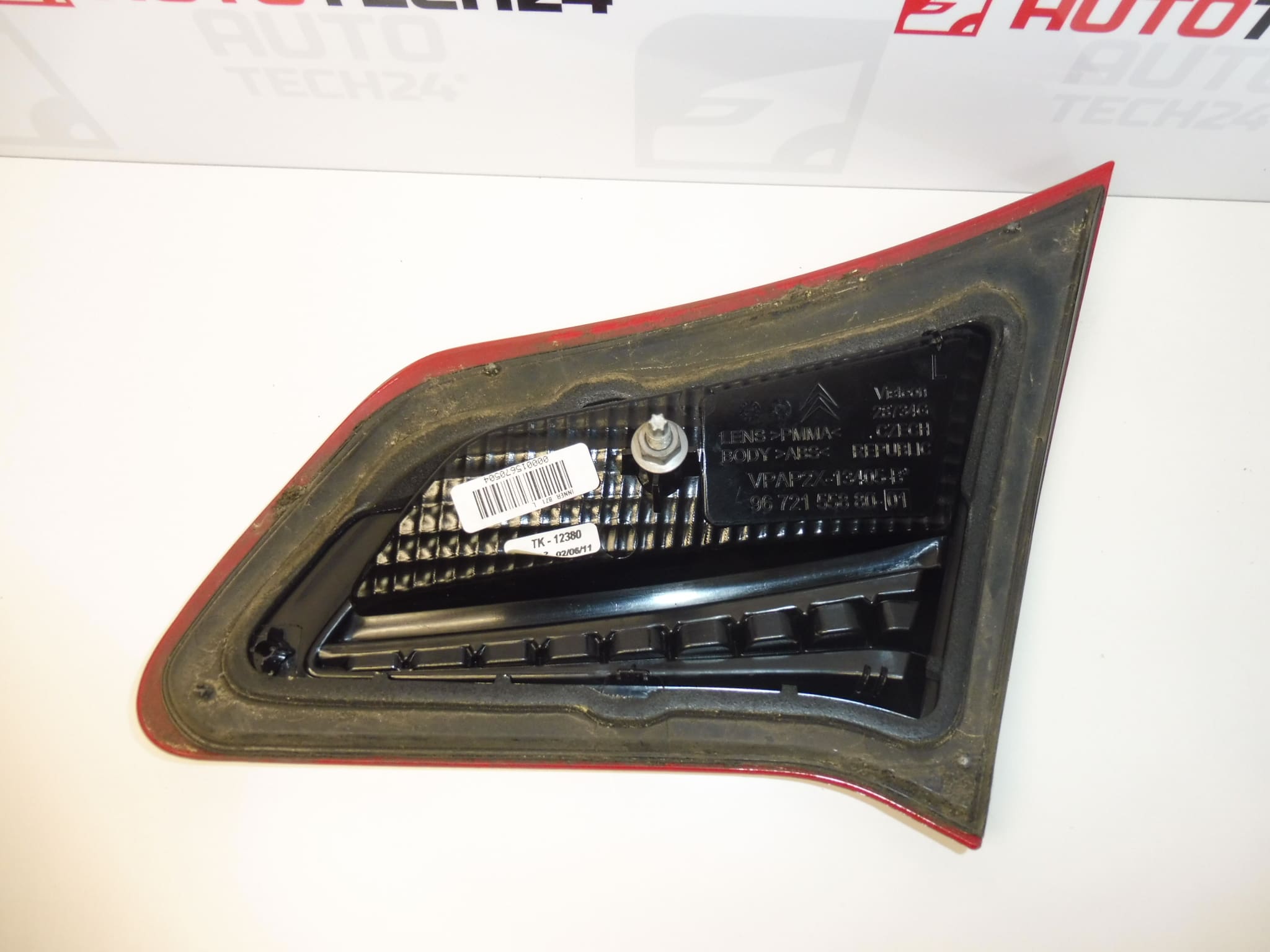 Cadre décoratif pour feu arrière gauche Citroën C4 II 9672155880 7453E4 – Image 2