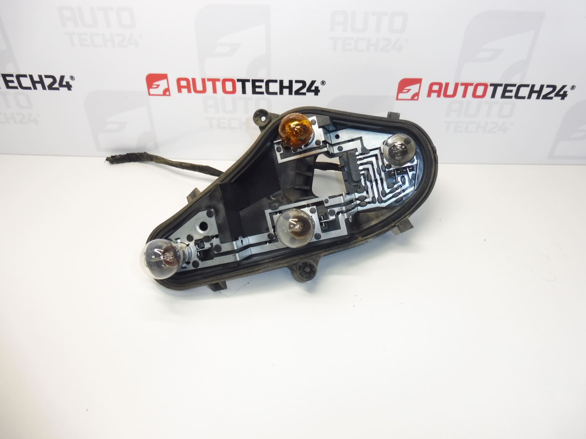 Douille feu arrière gauche extérieur Citroën C4 II 6350KS