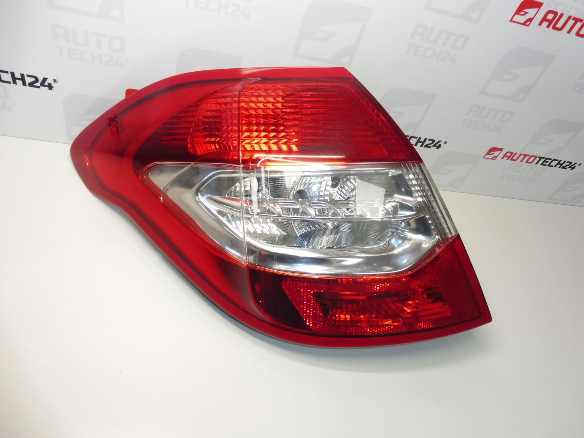 Feu arrière extérieur gauche Citroën C4 II 9687312180 6350KS