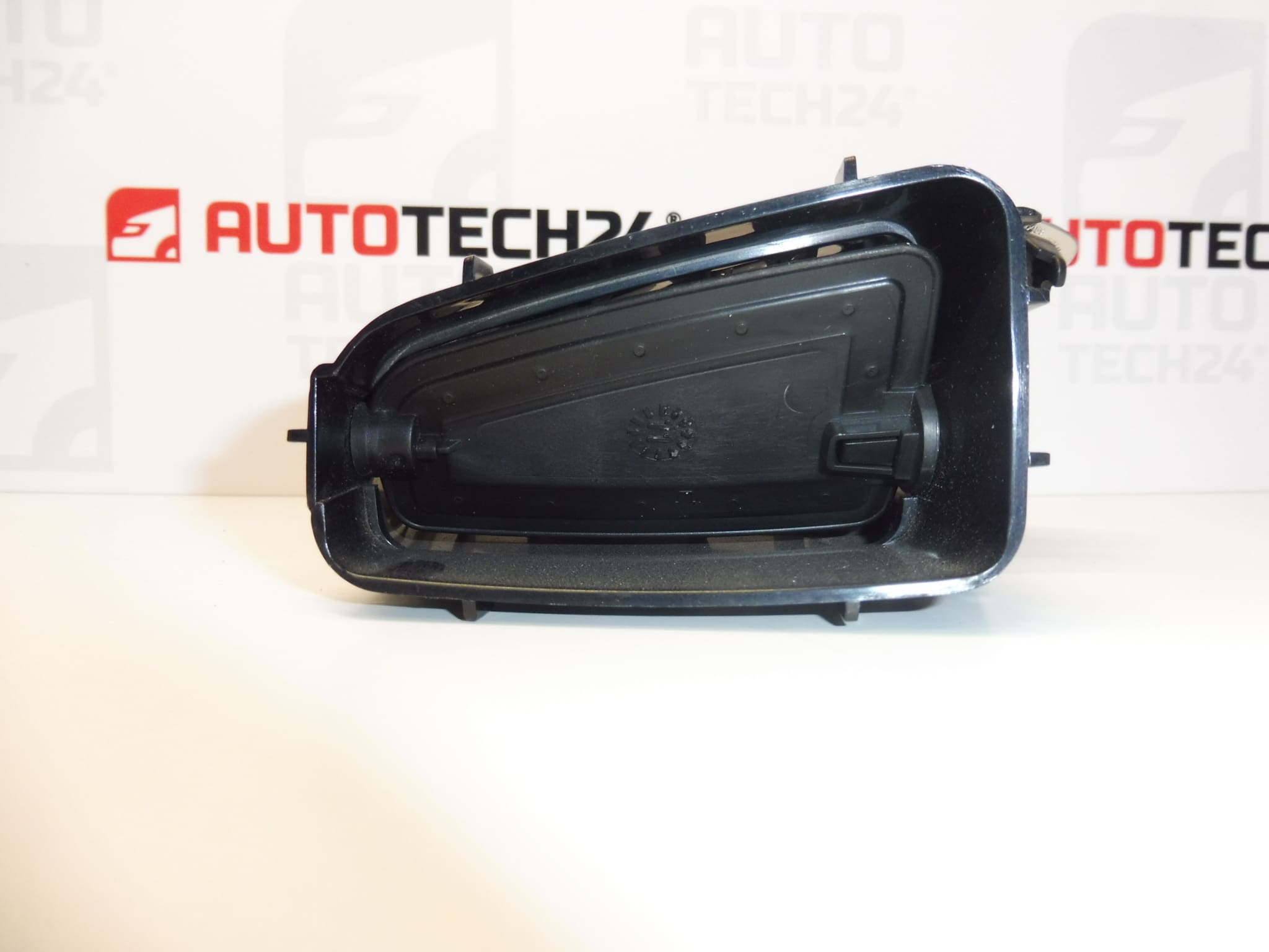 Grille d'aération droite Citroen C4 II B7 et DS4 9671332277 8247S1 – Image 2