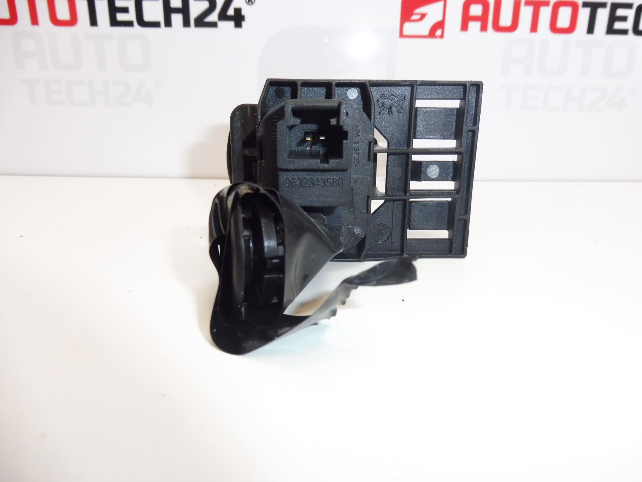 Bouton de la 5e porte EZWD Peugeot 307 CC 9632343580 872559 – Image 2