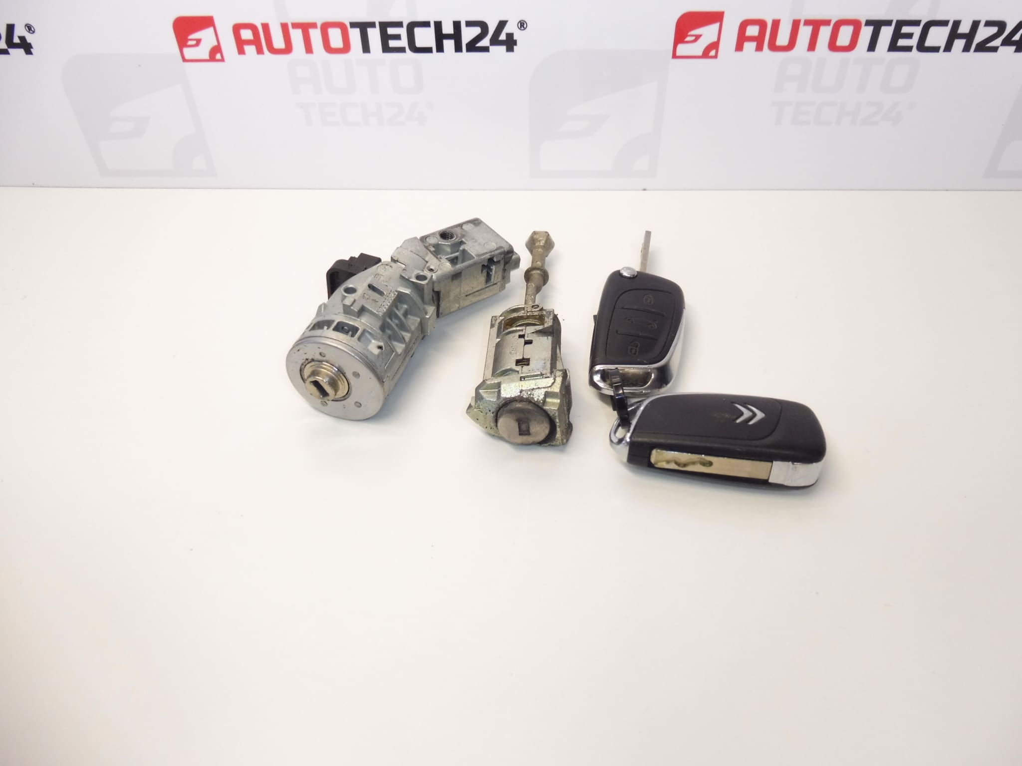 Jeu de serrures et 2 clés Citroën C4 B7 4162WH 4162WK