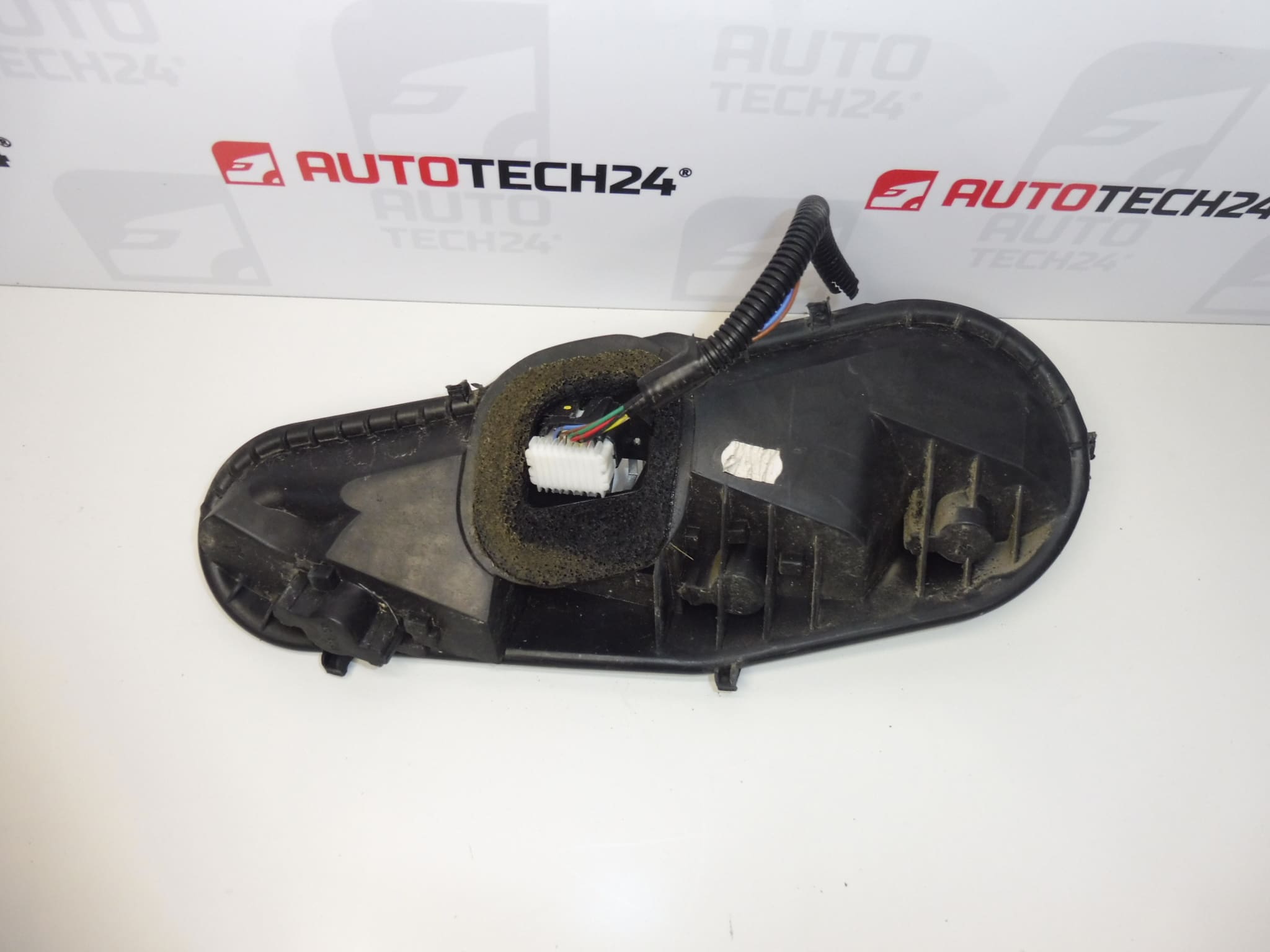 Douilles d'ampoules pour feu arrière droit Citroën C1 Peugeot 107 1607990780 – Image 2